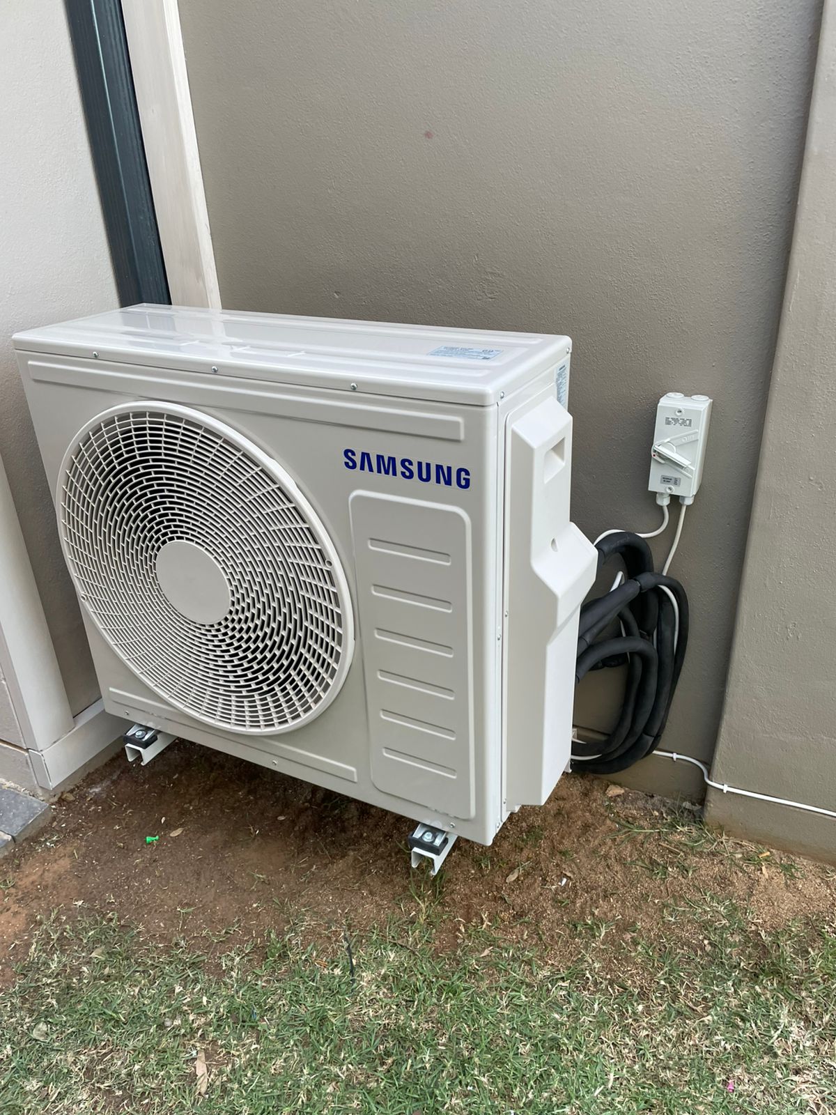 Samsung outdoor air conditioning unit professionally installed by Glenntrix